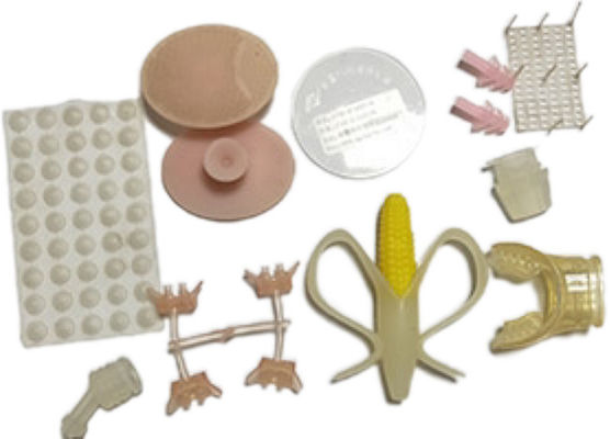 Machine de moulage par injection de caoutchouc de silicone liquide de 35 tonnes avec système d'alimentation