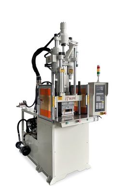 Machine de moulage par injection verticale standard de 55 tonnes pour les matériaux CIM