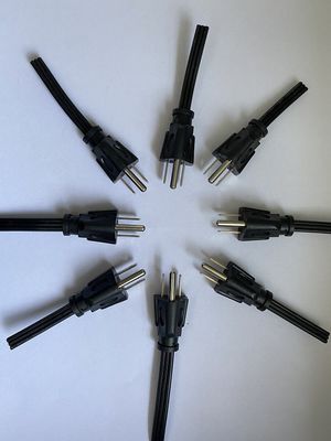 Machine de moulage par injection de plastique verticale de petite taille de 25 tonnes pour prises électriques