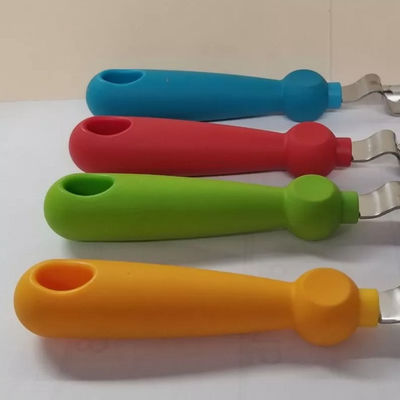 Machine de moulage par injection de silicone verticale pour fabriquer une poignée de couteau en silicone