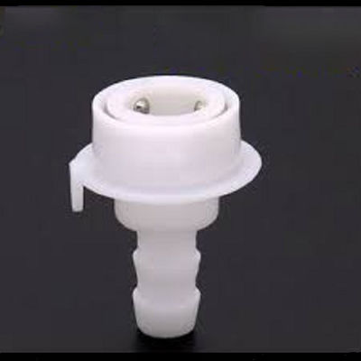 Machine de moulage par injection de plastique verticale rotative économe en énergie pour l'eau du connecteur de tuyau
