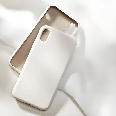 Machine de moulage par injection de produits en plastique verticaux à haute réactivité pour fabriquer des étuis téléphoniques
