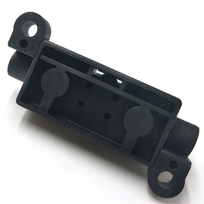 Machine de moulage par injection verticale de 200 tonnes pour la fabrication d'un support de fusible avec table de travail basse