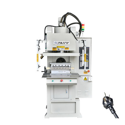 Facile d'utilisation Machine de moulage par injection verticale de type C pour fabriquer une prise de haute qualité