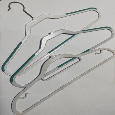 Machine de moulage par injection de produits plastiques verticaux de 85 tonnes pour la fabrication de cintres