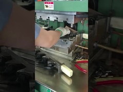 Machine de moulage par injection de connecteurs haute tension de 55 tonnes avec type C blanc